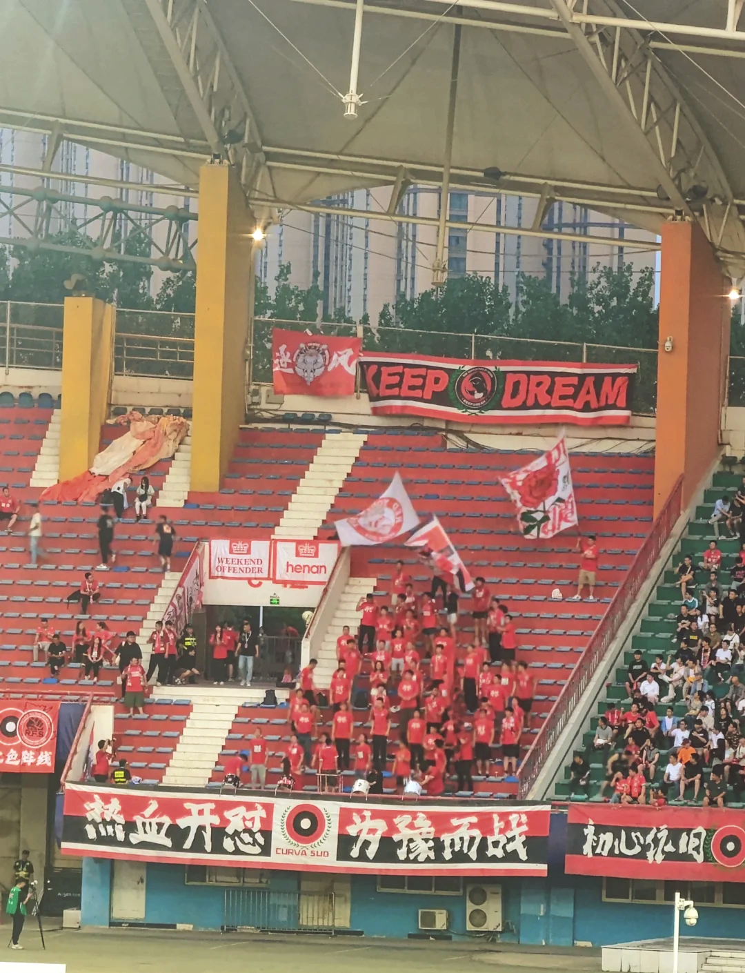 现场气氛热烈！欧预赛比赛全面开战(欧预赛比赛结果)