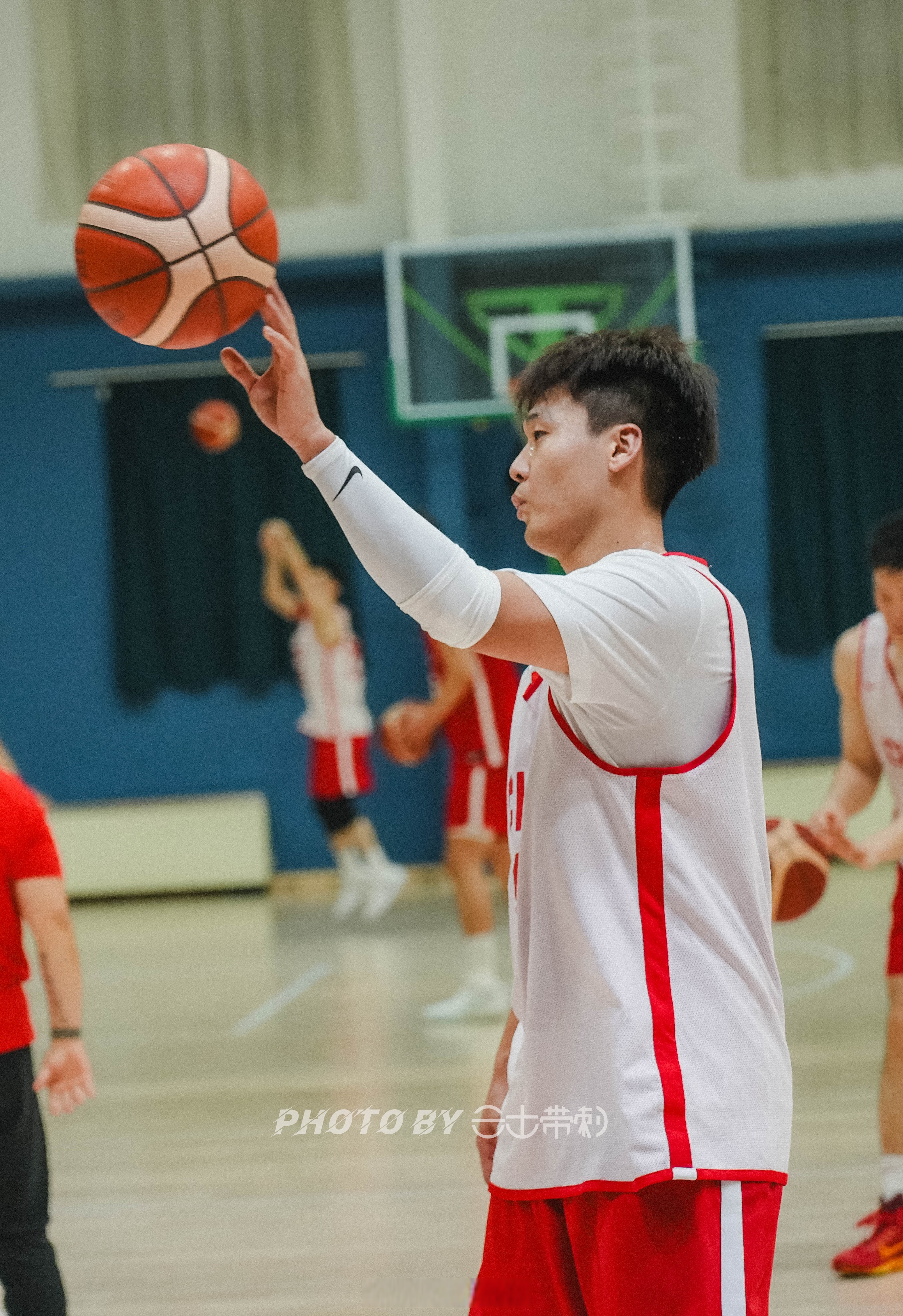 江苏男篮备战对抗浙江队，全队精气神十足(江苏 男篮)