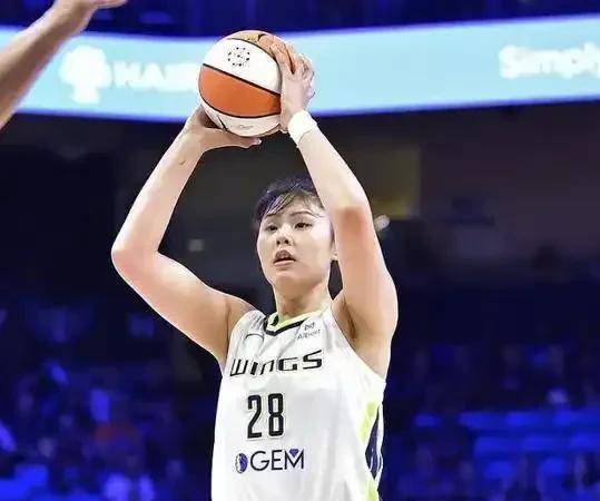 678体育app-女篮篮板大幅领先很正常，罚球25中12有点说不的简单介绍