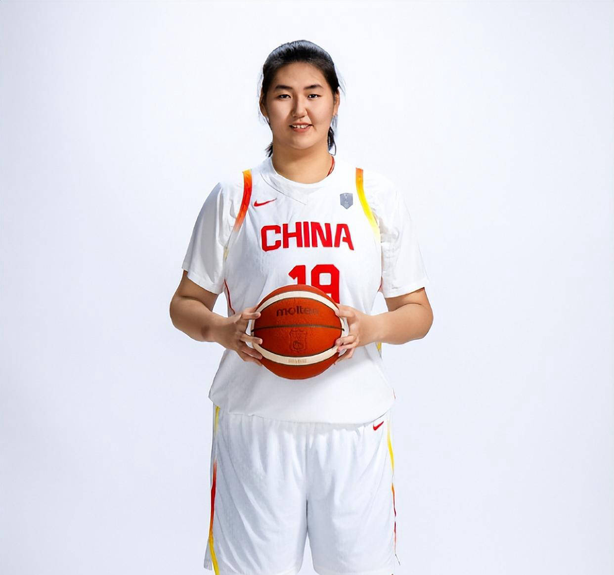 女篮篮板大幅领先很正常，罚球25中12有点说不的简单介绍